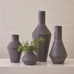 Shaker Vase Graphite